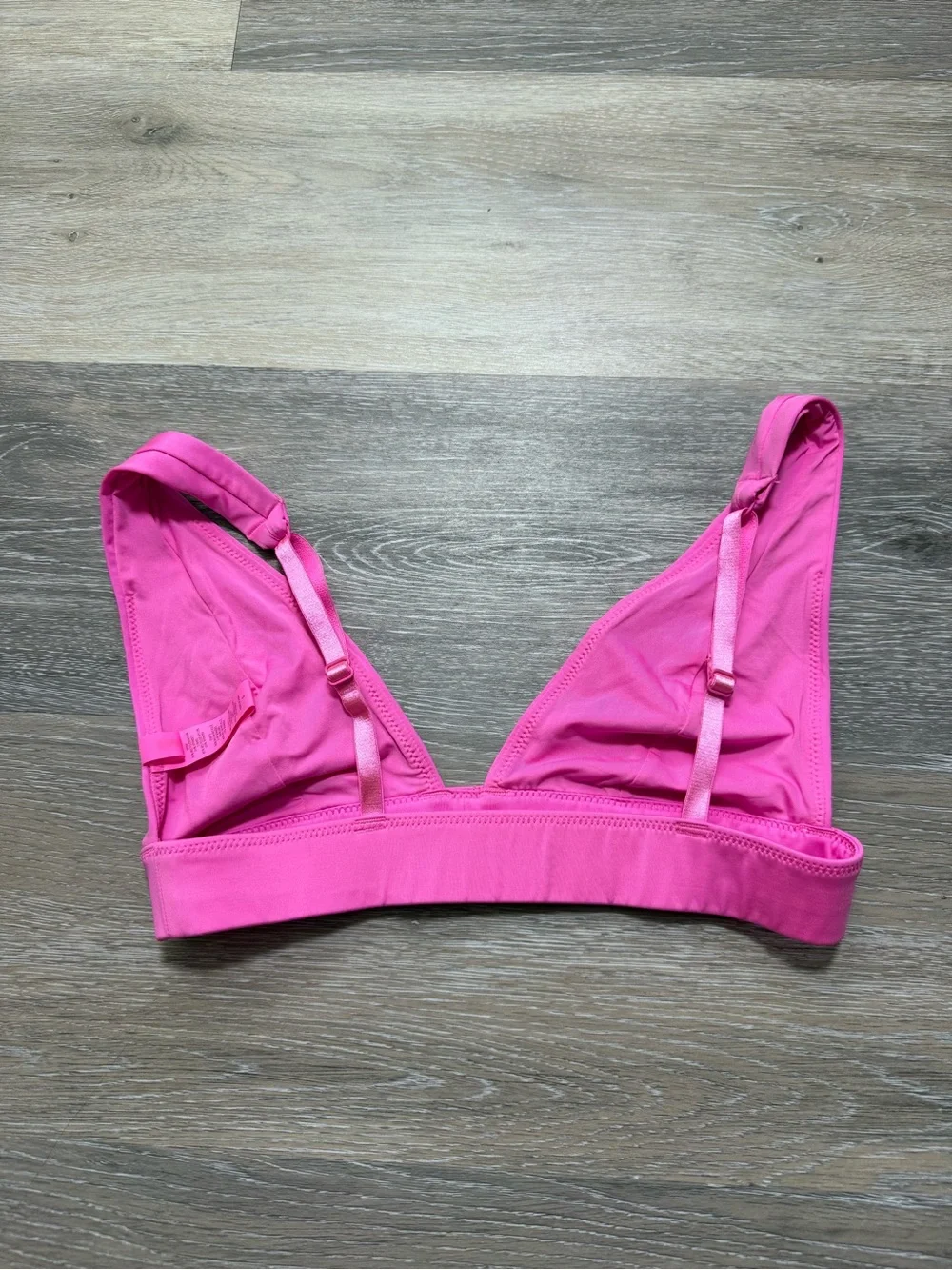 SKIMS SIGNATURE SWIM PLUNGE BIKINI TOP - Taffy Barbie Pink / small